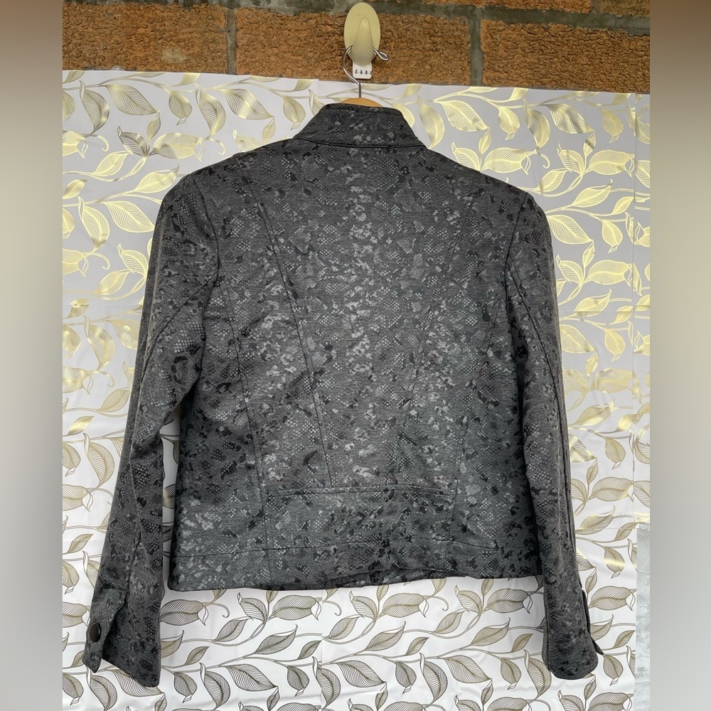 isle by melis kozan embossed jacket featuring a soft animal-print texture small - Picture 9 of 16